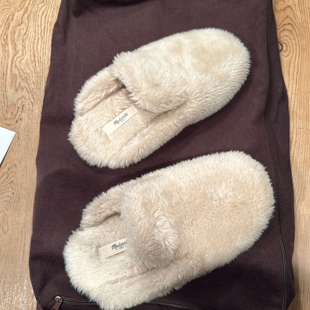 Madewell Fuzzy slippers